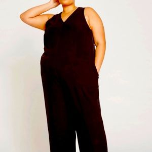 Universal Standard City Stretch crepe jumpsuit in black.  Size M (18/20)